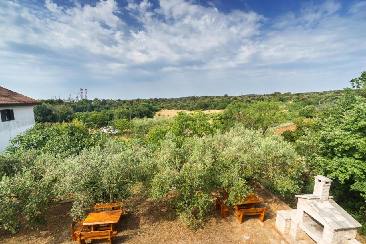 Villa Lili Пула Екстериор снимка