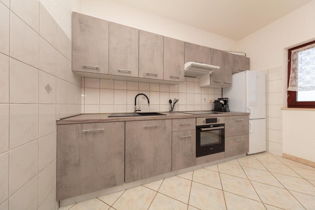 Villa Lili Пула Екстериор снимка