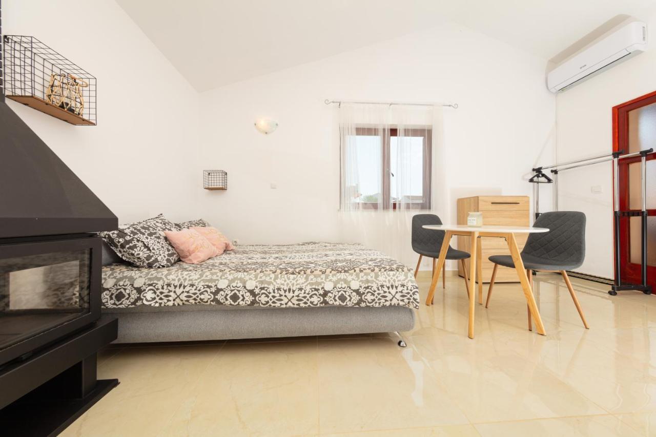 Villa Lili Пула Екстериор снимка