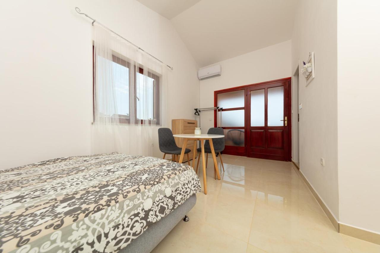 Villa Lili Пула Екстериор снимка