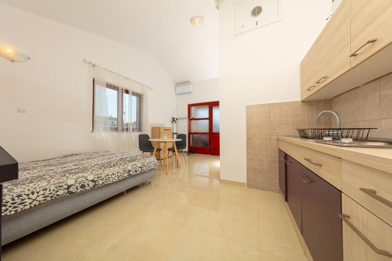 Villa Lili Пула Екстериор снимка