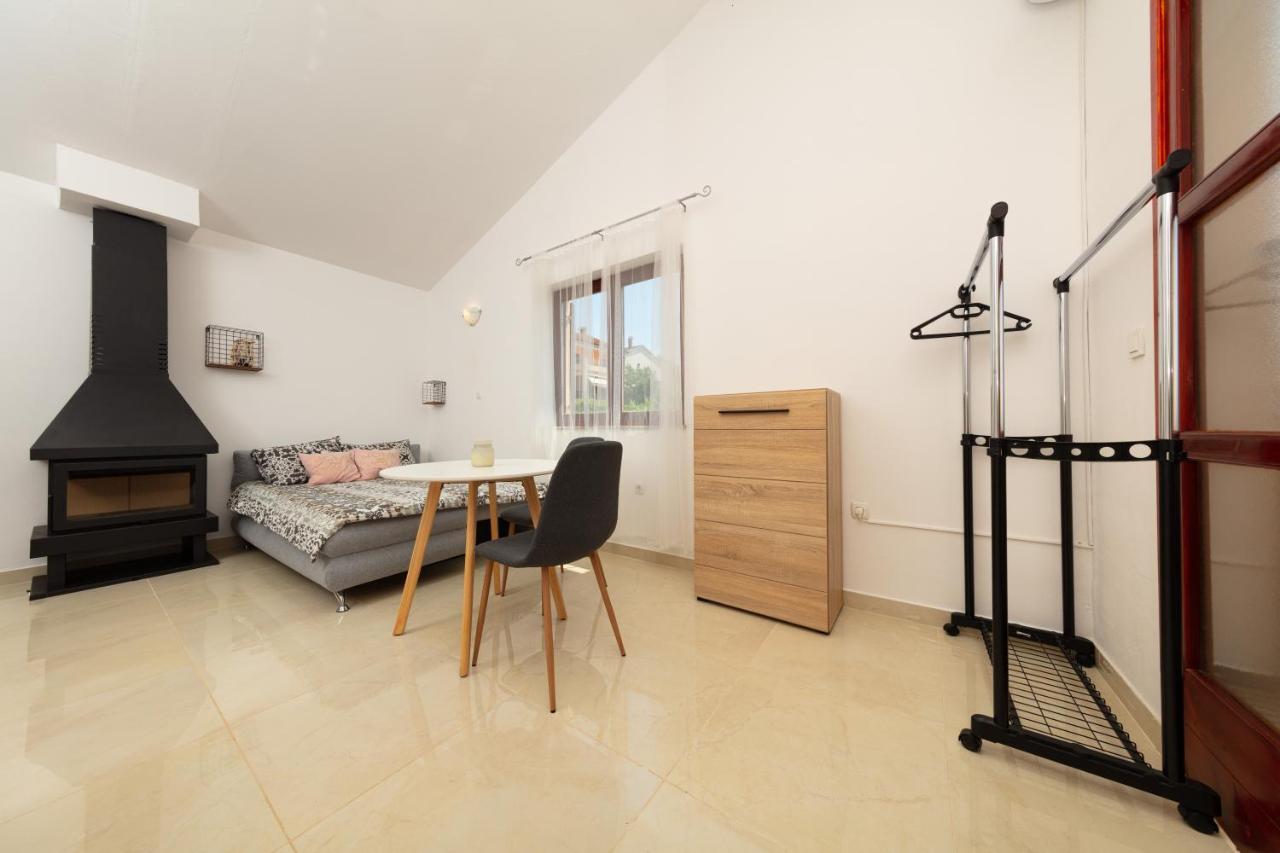 Villa Lili Пула Екстериор снимка